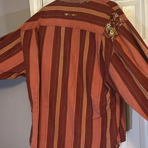 Tommy Bahama Men’s Dress Shirt - Picture 5 of 8